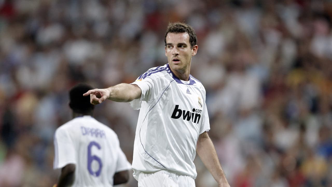 Acusan a Metzelder de posesión y difusión de pornografía infantil