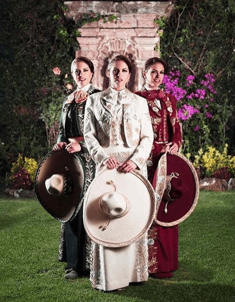 Lucero se ha caracterizado no sólo por su voz, sino también por los emblemáticos trajes de charro que ha portado en sus presentaciones.