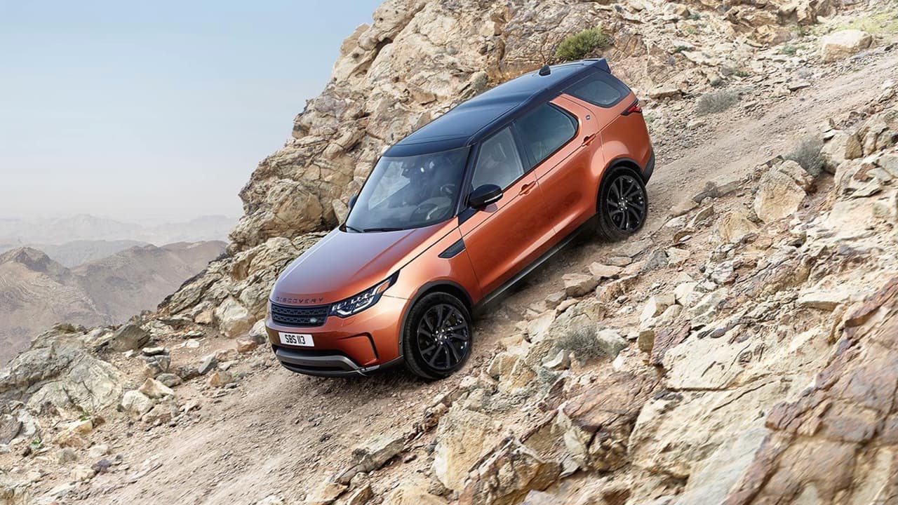El nuevo diseño de la Land Rover Discovery 2017 cuenta con los ángulos necesarios para lidiar con las inclinaciones más absurdas en ambos sentidos y la tecnología para lograrlo sin problemas.
