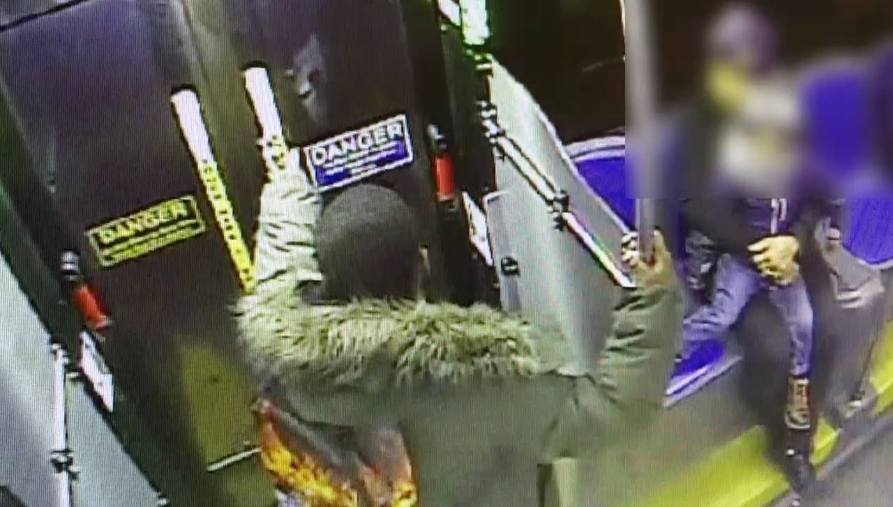 Con sólo 11 años enfrenta cargos por asaltar a una abuela en bus de El Bronx