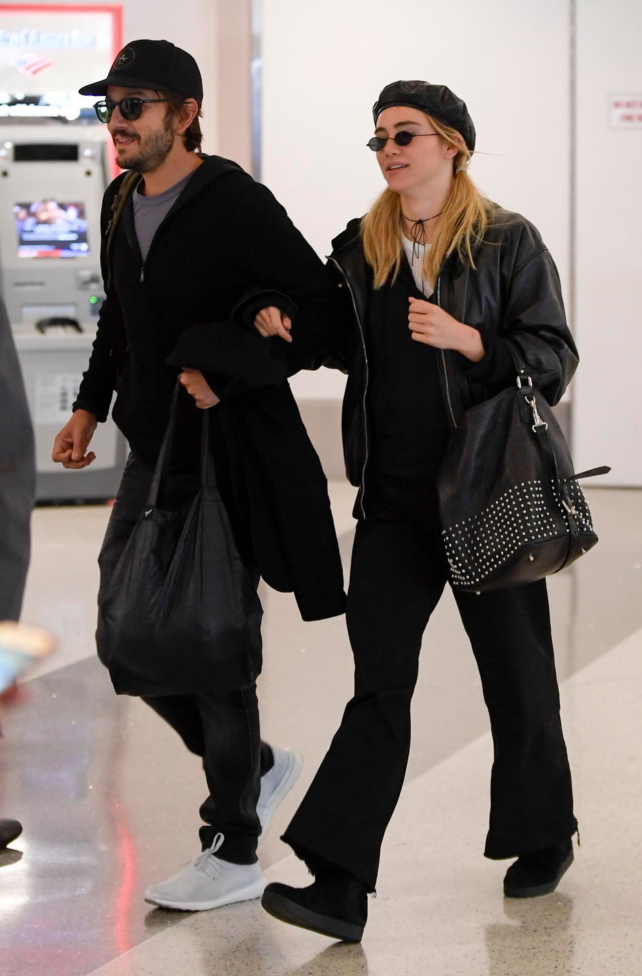 Y todo parece indicar que los rumores resultaron ciertos, pues la modelo fue captada besando a Robert Pattinson.