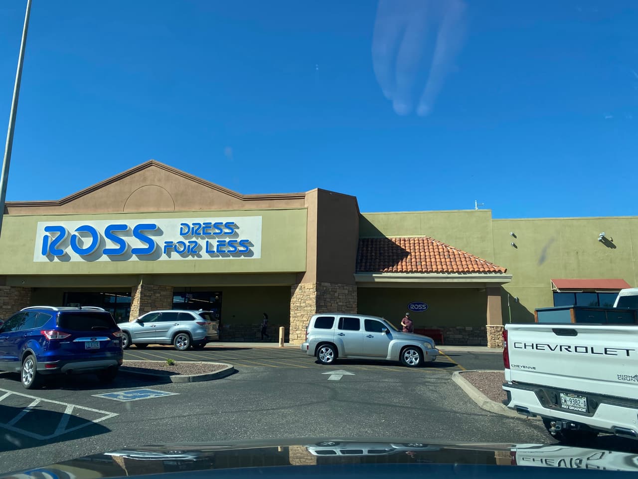 Otra muestra evidente de la reapertura de la frontera fue la cantidad de placas de Sonora que se observaban en los estacionamientos de los centros comerciales.