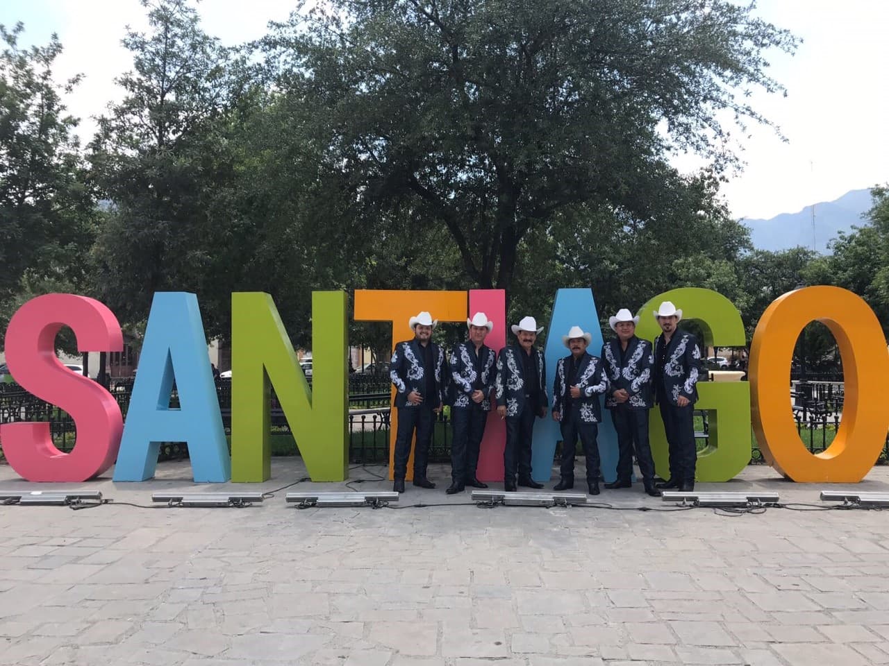 El video de esta canción, que tiene el sonido característico de Los Cardenales, fue grabado en el 'pueblo mágico' de Santiago, muy cerca de Monterrey.