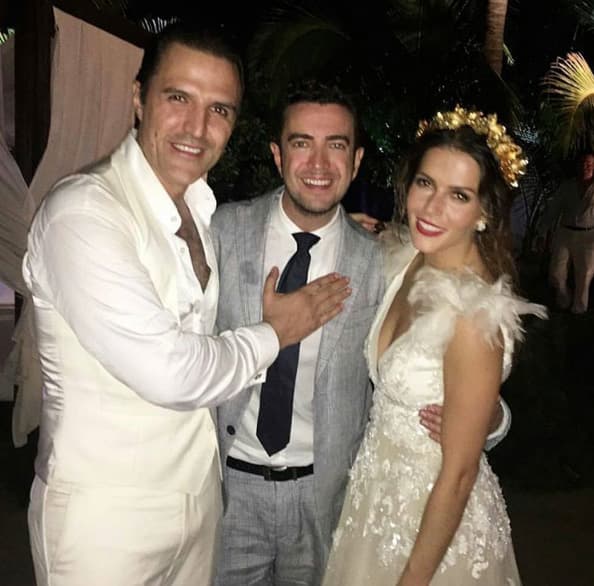 Algunos famosos se dieron cita en esta emotiva celebración.