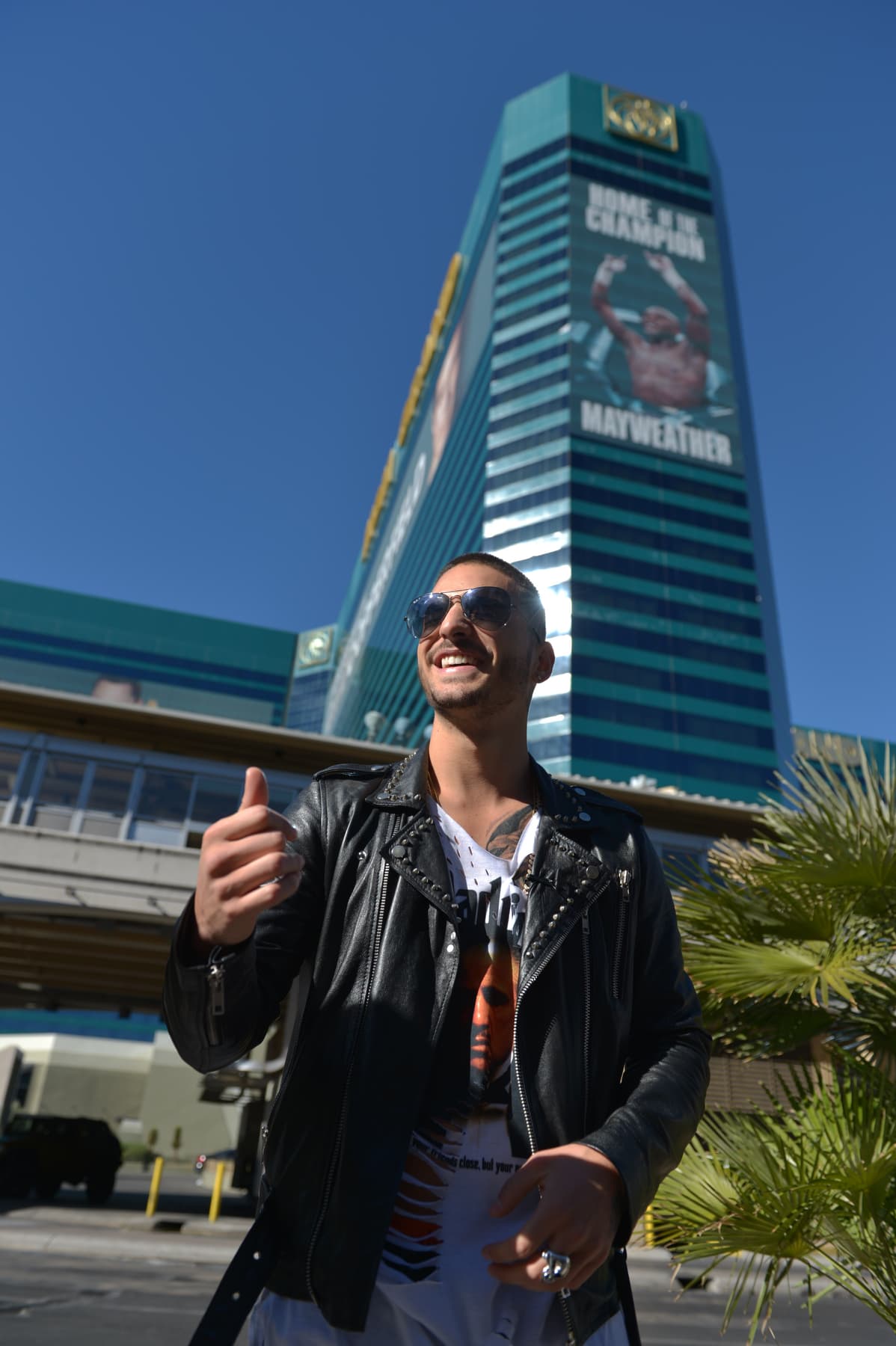 ¡Papacito! Con su carisma se apoderó de todas las miradas.