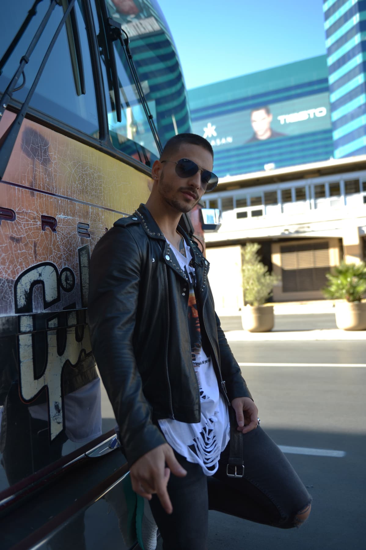 <span class="cms-h3-H3"><b>Maluma.</b></span> Nominación: Álbum Del Año Urbano por "Pretty Boy / Dirty Boy", Canción Del Año Urbano por "El Perdedor" y Artista Del Año Urbano.