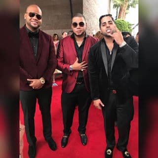 Y no podíamos cerrar esta entrevista sin preguntarles cuál es su mejor recuerdo de PJ. Édgar Semper de Mambo Kingz trajo a su memoria la alfombra del año pasado: "Estaban dando pastelitos creo que de queso, y nosotros llevábamos un hambre brutal. Queríamos comer y agarramos varios, pero con toda la acción de la alfombra no podíamos comer. Y tuvimos que meterlos en los bolsillos. Después teníamos un desastre en el traje”, dijeron entre risas.