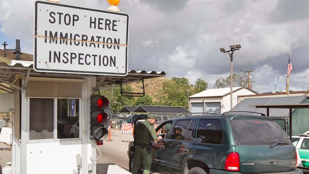 Dos dreamers son arrestados por la Patrulla Fronteriza acusados de tráfico de indocumentados