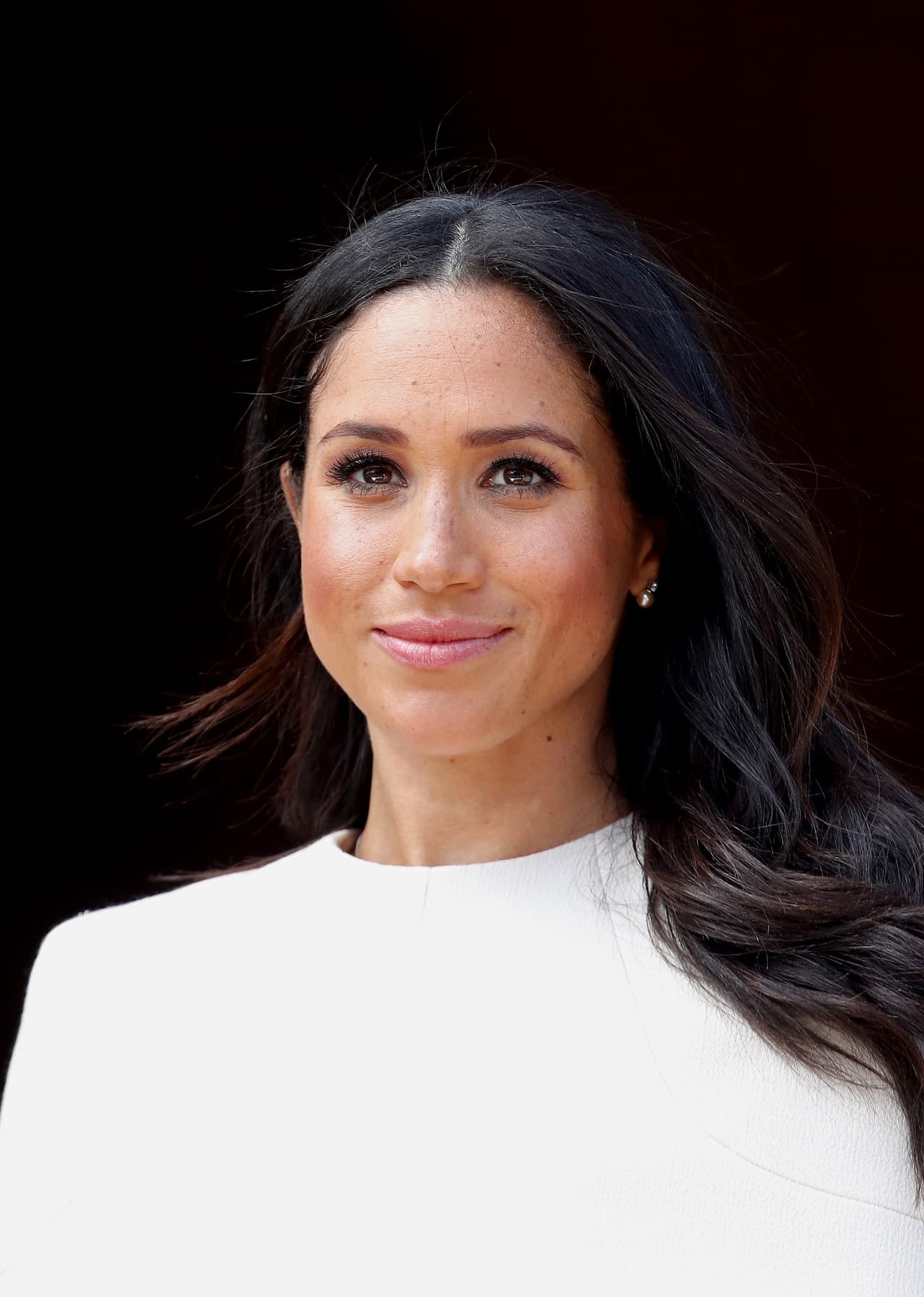 Se entiende que este domingo Meghan Markle no recibirá la felicitación de su padre, ni de sus hermanastros, Thomas Jr. y 
<b><a href="https://www.univision.com/famosos/la-inusual-reaccion-de-la-hermanastra-de-meghan-markle-ante-el-nacimiento-de-archie-harrison">Samantha</a></b>, aunque sí la de su inseparable madre, 
<b>Doria Ragland</b>.