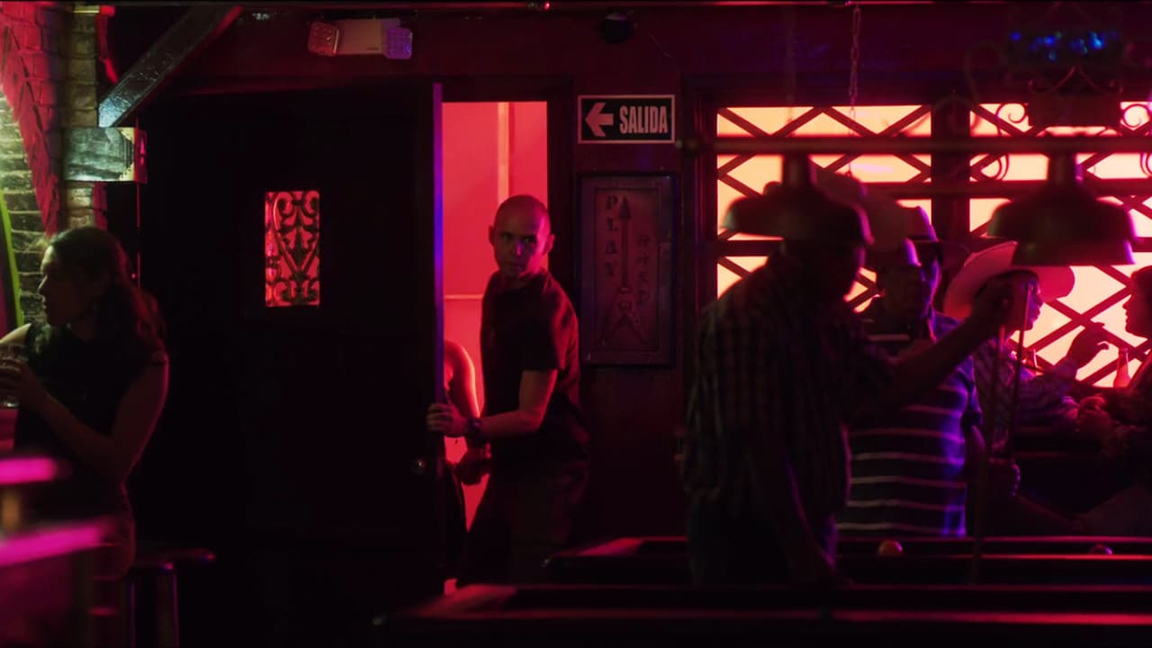 The younger brother of ‘El Señor de los Cielos’ noticed ‘El Jaguar’ was in that bar and started watching him closely.