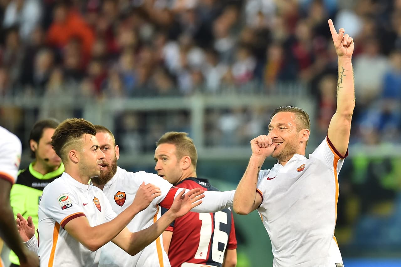 Totti marca y guía la remontada del Roma como visitante ante el Génova
