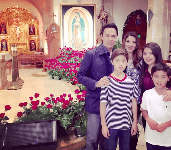 A través de sus redes sociales, Priscila suele compartir con sus seguidores imágenes de su famoso esposo, así como de la familia que juntos han formado.