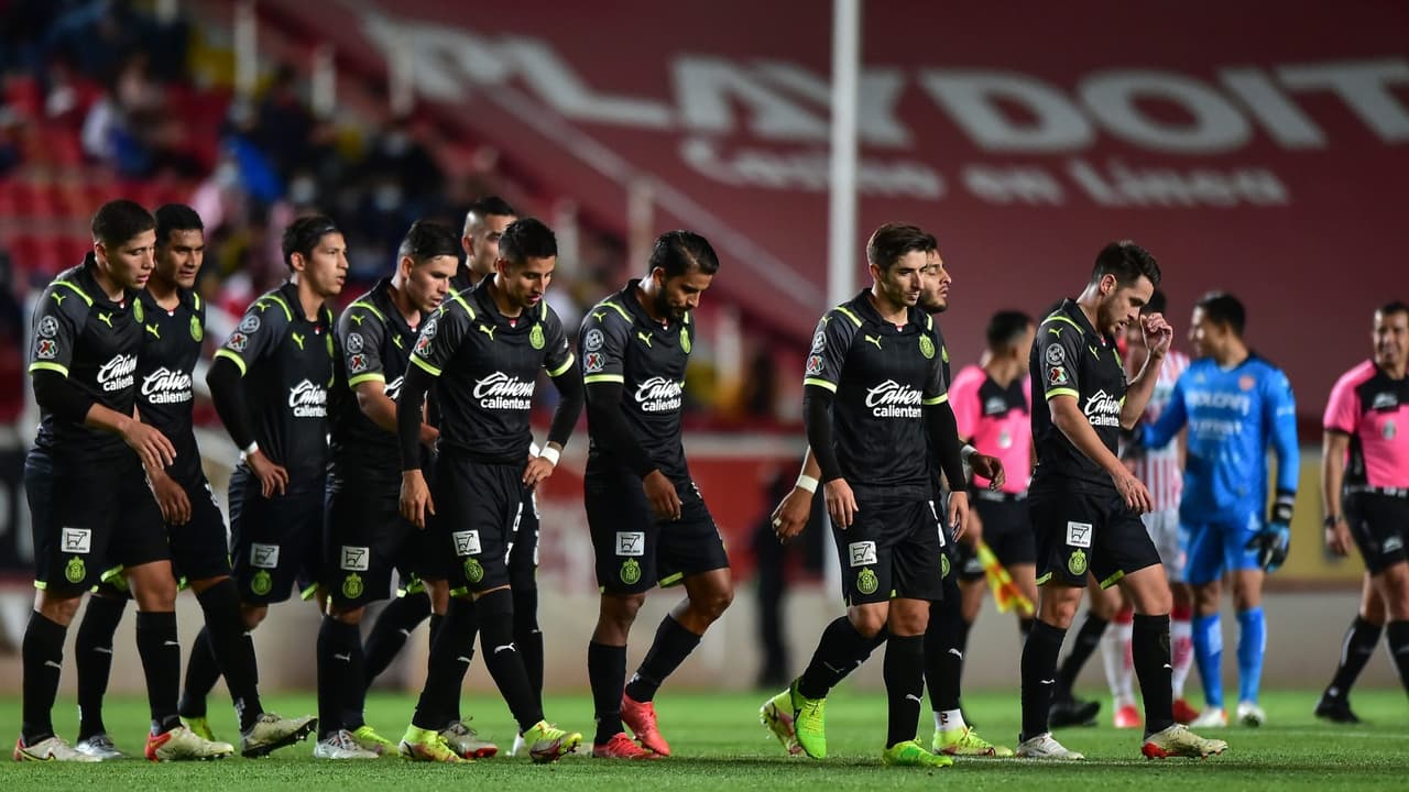 Chivas anuncia un nuevo caso positivo de COVID-19