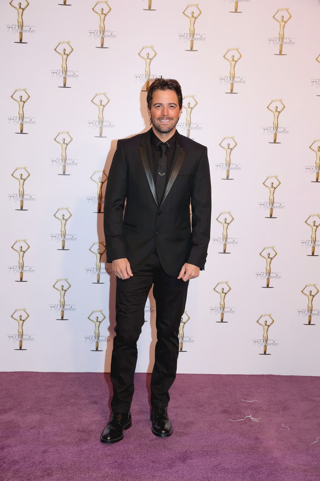 <b>Mane de la Parra</b> fue otro de los galanes que escogió utilizar la tendencia 
<i>total black</i>.