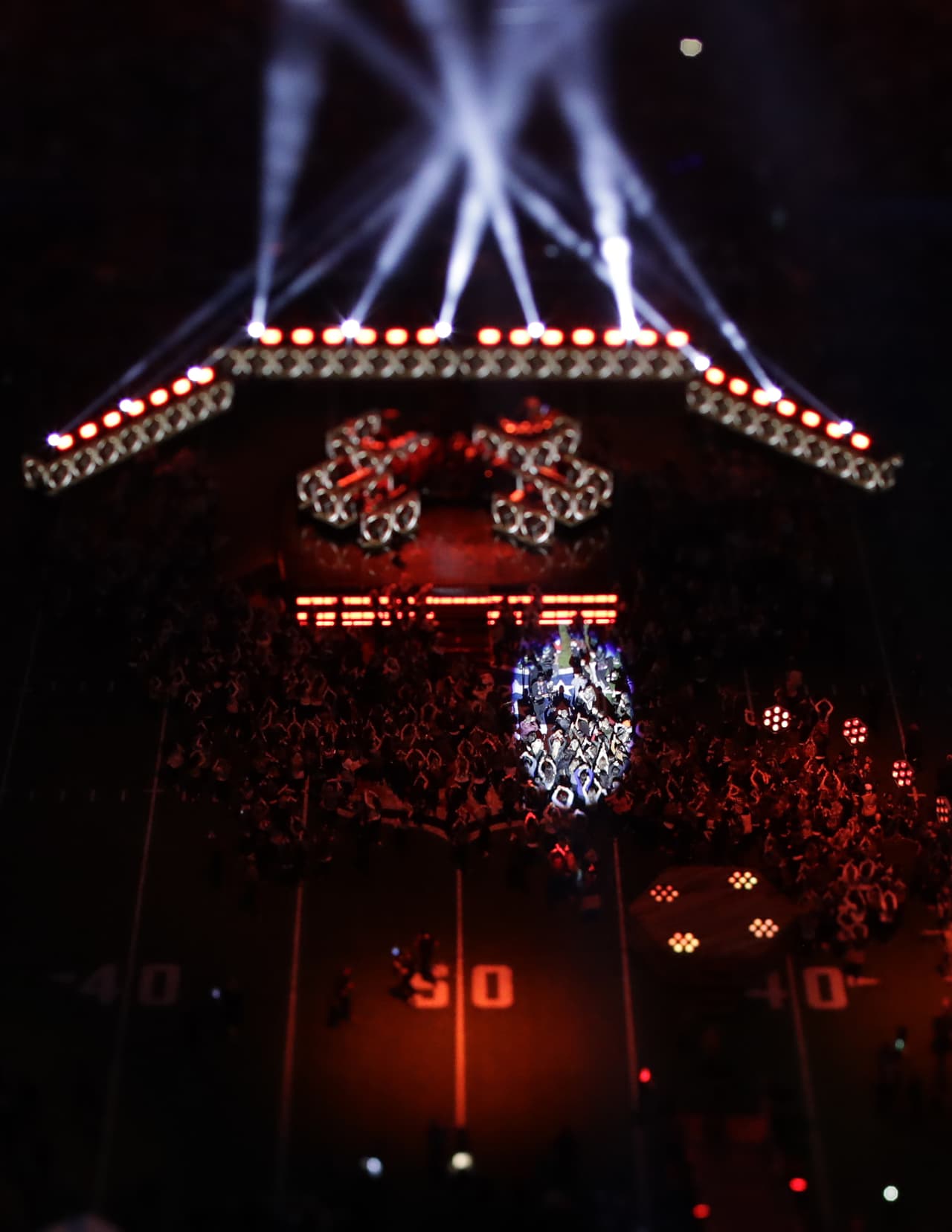 El popular cantante se presentó en el show de medio tiempo del partido entre New England Patriots y Philadelphia Eagles con sus éxitos de hoy y siempre.