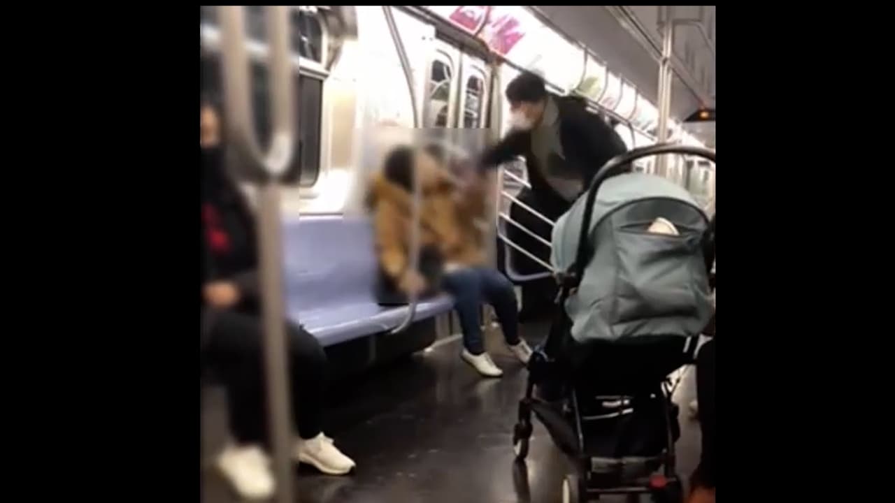<b><a href="https://www.univision.com/local/nueva-york-wxtv/nypd-busca-al-sujeto-que-abofeteo-a-una-mujer-en-el-subway-video">Hombre abofeta a una mujer en el subway y todo queda grabado </a></b>
<br>El video viral muestra a dos pasajeros del tren enfrascados en una fuerte discusión que terminó de una forma tan sorpresiva como violenta.