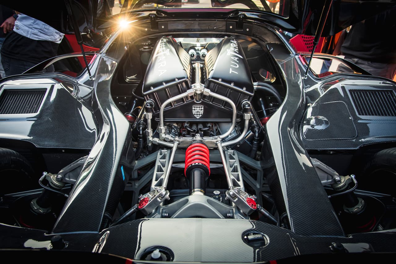 El Tuatara es motivado por un motor V8 de 5.9 litros doble turbo capaz de producir 1,750 caballos de potencia y 1,280 lb-pie de torque, siempre y cuando utilice combustible E85, una mezcla de etanol y gasolina.