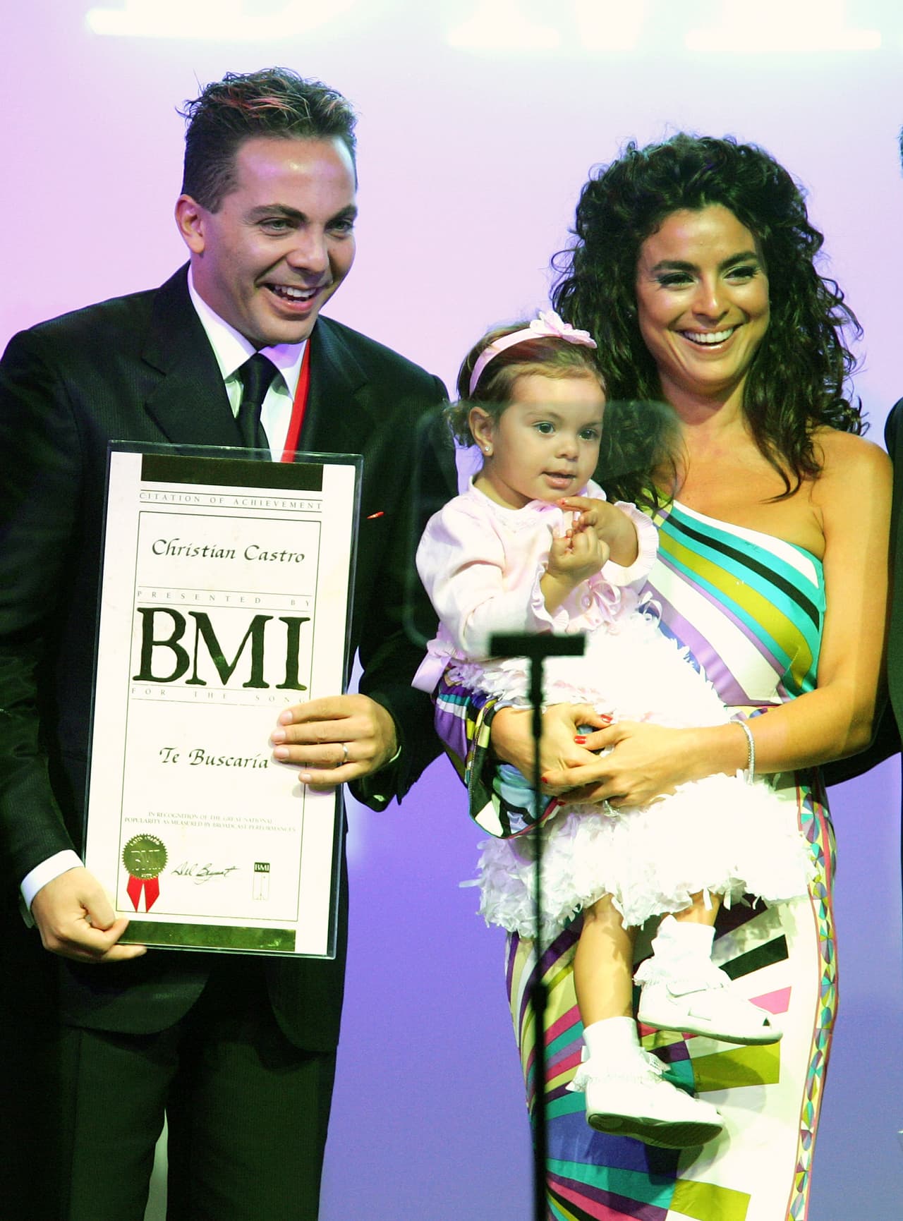 <b>Valeria Liberman </b>y
<b> Cristian Castro</b> se casaron en 2005 y se separaron en 2009. Protagonizaron un largo y fuerte juicio por la custodia de sus dos hijos, en el que 
<b>Valeria</b> acusó al cantante de homosexualidad.