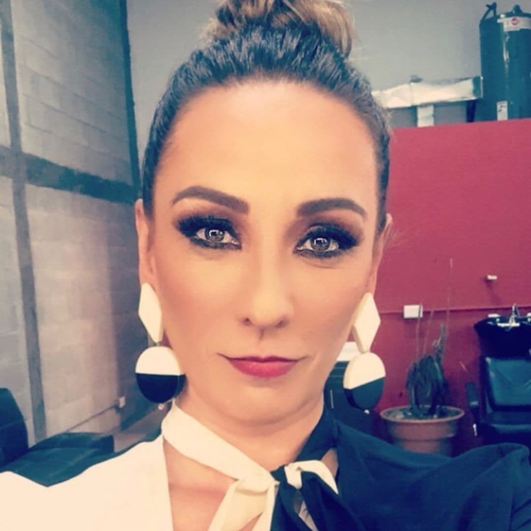 "
<b><a href="https://www.univision.com/famosos/consuelo-duval-muestra-los-aparatos-que-lleva-para-monitorear-su-corazon-tras-un-susto-que-la-llevo-al-hospital-video/embed" target="_blank">Llegué a pensar en la muerte</a></b> y reflexioné sobre la vida bonita que tuve", admitió. 
<br>