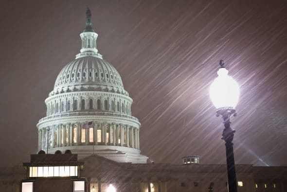 Una nueva tormenta invernal deja hasta ahora una estela de muerte. Los meteorólogos advierten que la ola gélica dejará varios centímetros de hielo.