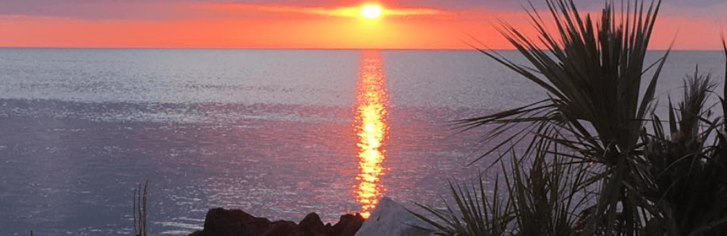 Horseshoe Beach : es una ciudad en el condado Dixie,en donde viven solo 169 personas. Este lugar es conocido por su ambiente acogedor, también rentan casas para disfrutar de playas paradisíacas.
<br>