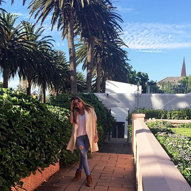 Eli se ve muy feliz.