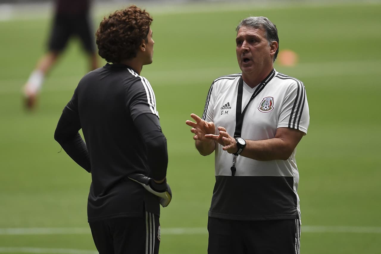 La Selección Mexicana de fútbol cerró así su preparación de cara a su importante duelo por la Semifinal de la Copa Oro 2019 cuando este martes en Phoenix se vea las caras ante la revelación del torneo, la Selección de Haití. Los integrantes del Tricolor y su entrenador, el argentino Gerardo 'Tata' Martino, sostuvieron un encuentro con la prensa luego de la práctica con el que bajaron el telón de los preparativos para su duelo que da un boleto a la Final del certamen.