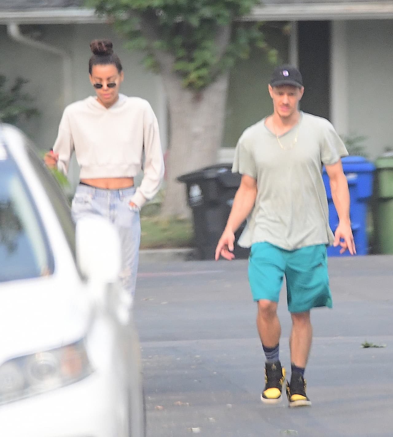 De acuerdo con declaraciones de testigos a la fuente citada, el actor y la modelo tienen muy buena relación: "Parecen realmente 
<b>cómodos juntos</b> y obviamente se están ayudando mutuamente en un período muy difícil en sus vidas".
<br>