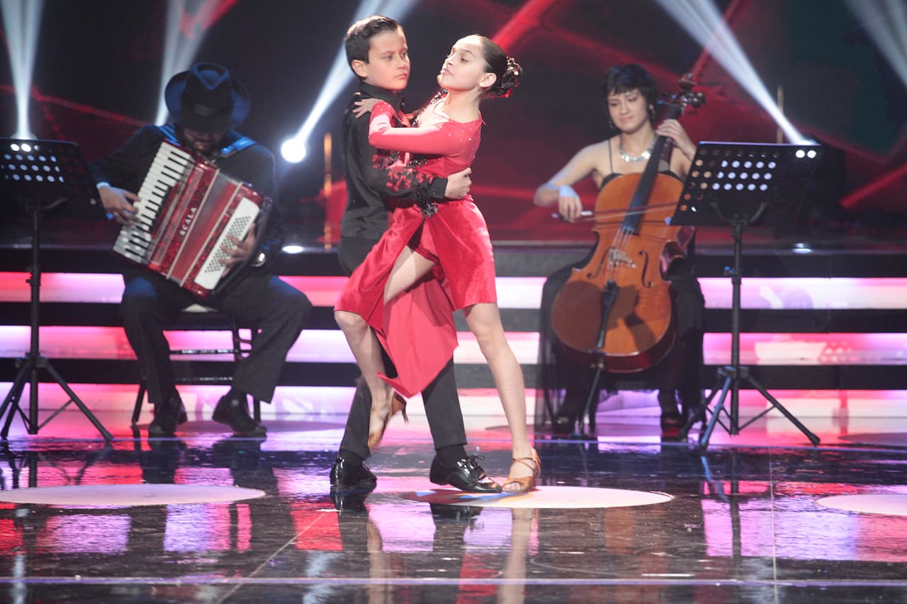 La jueza invitada no podía menos que felicitarlos por haberse adueñado del escenario.