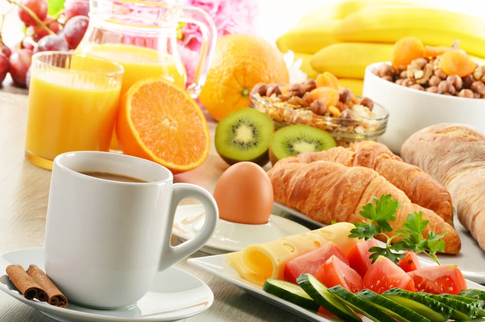 Para el rey de la cada nada como despertarlo en su día con un delicioso desayuno que le alimente su estómago y su corazón. Te damos algunas recomendaciones para que hagas feliz a papá desde temprano.