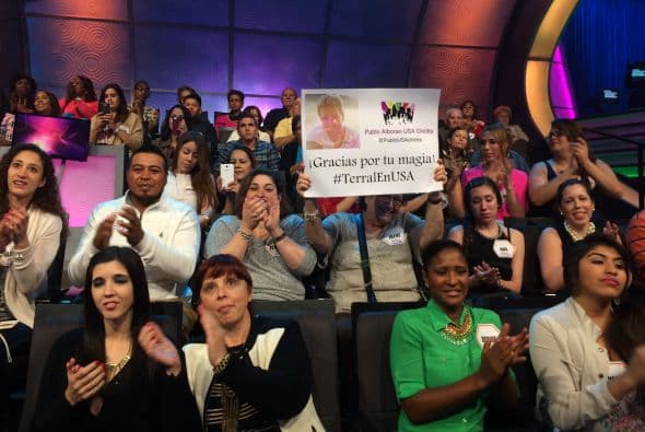 El guapo artista español pasó por el show para hacer suspirar a la audiencia con su música ¡y esa sonrisa!