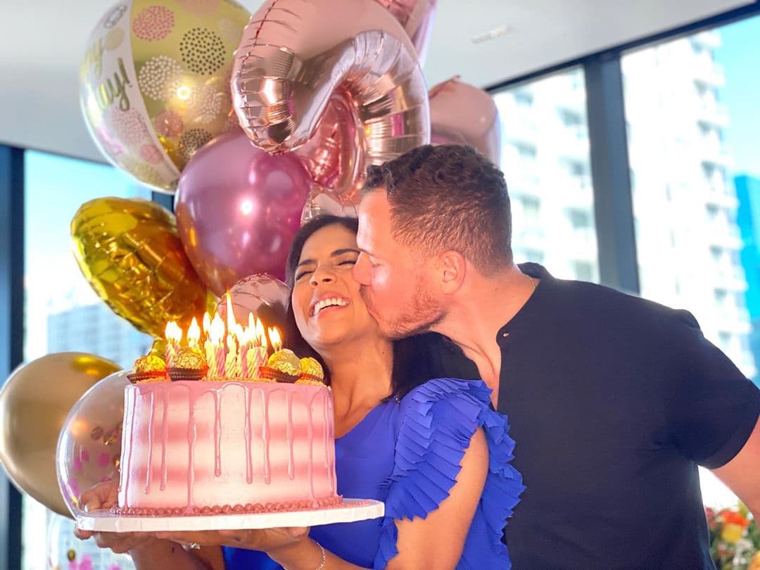 Francisca y su prometido pasaron juntos la cuarentena y en medio de ella festejaron sus cumpleaños. Esta linda imagen es la prueba de que su amor es más grande que las circunstacias.