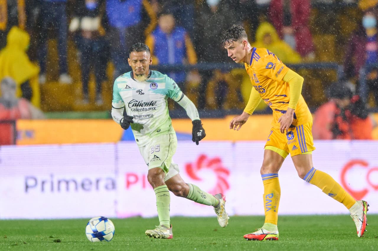 En un partido frenético y lleno de goles los Tigres derrotaron al equipo de Mazatlán.