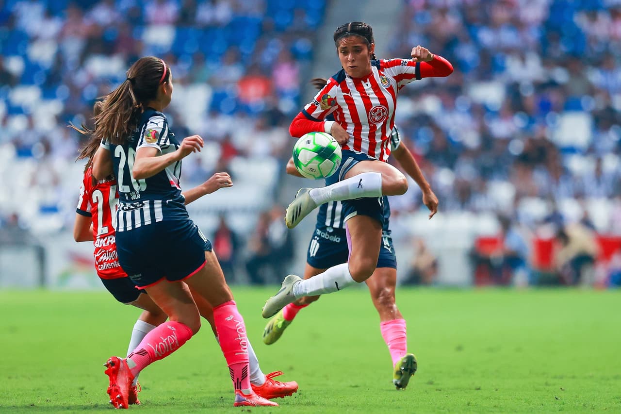 No se conforman. Las Chivas ganaron la Liga y ahora derrotaron a Rayadas para conquistar el Campeón de Campeones.