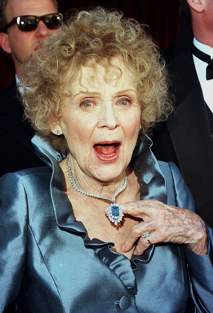 <b>Gloria Stuart</b>
<br>La actriz que interpretó a la versión mayor de Rose en ‘Titanic’ (1997) se enamoró tanto del papel, que consiguió un collar de Harry Winson con una réplica del zafiro de ‘El corazón del mar’. La joya vale unos 20 millones de dólares.