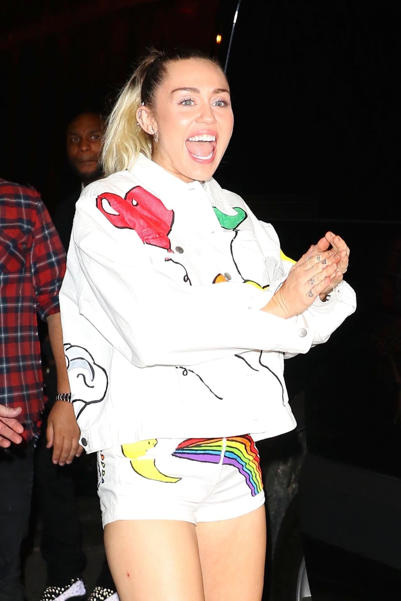 Como su sello personal, la intérprete de pop Miley Cyrus cotiza su lengua en un millón de dólares.