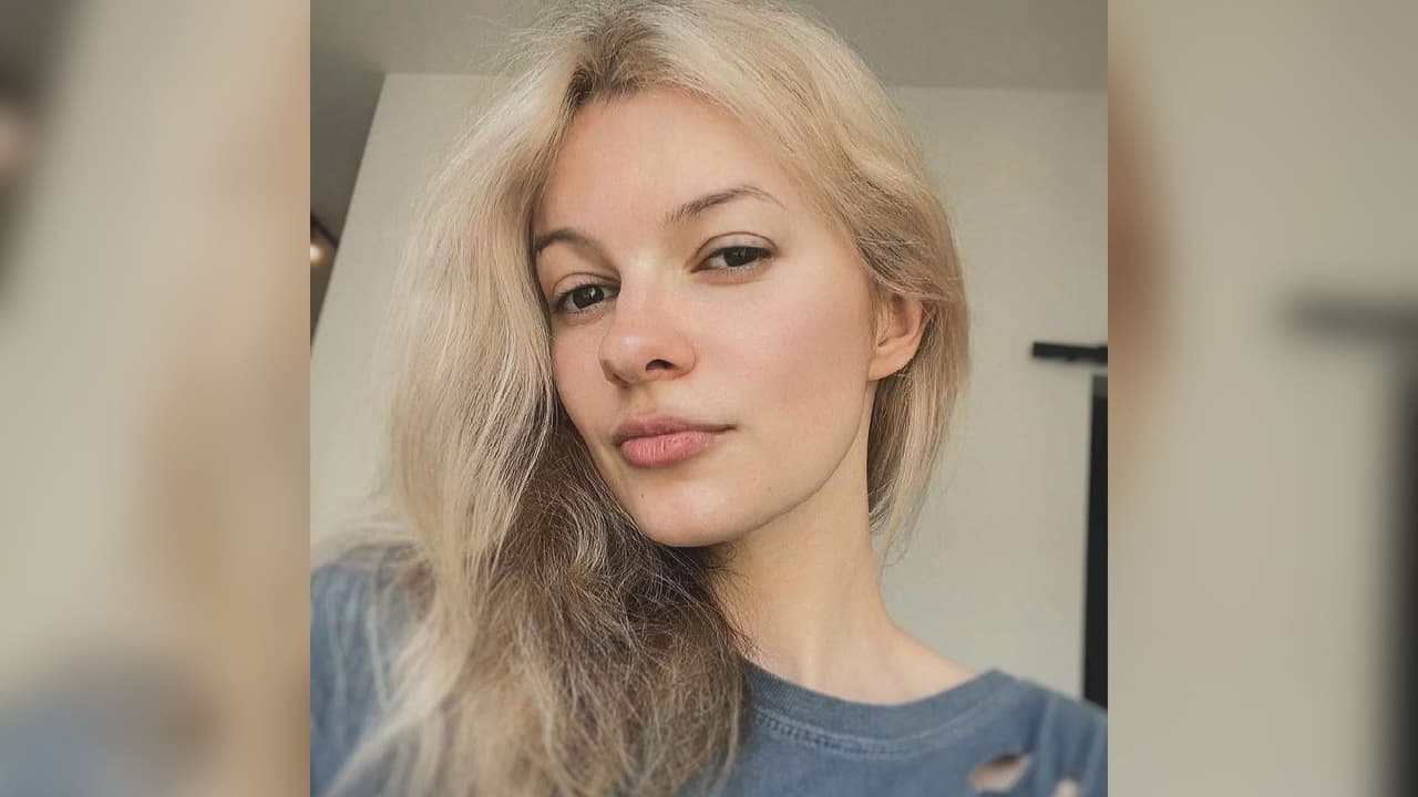 <h3 class="cms-H3-H3"><b>Ley de Iryna – cambios en las fianzas</b></h3>
<br>
<br>📌La medida
<a href="https://www.univision.com/local/north-carolina-wuvc/ley-de-iryna-carolina-del-norte-pena-de-muerte-fianza" target="_blank">se propuso luego del ataque contra la joven Iryna Zarutska</a> en un vagón del tren en Charlotte.
<br>Establece que las
<b>personas acusadas de delitos violentos ya no pueden ser liberadas solo con promesa de comparecer</b>: requieren fianza asegurada o arresto domiciliario con monitoreo.
<br>📌 Además,
<b>si tienen historial reciente de haber estado hospitalizados o retenidos por tratamientos de salud mental, deben ser evaluados y retenidos en custodia hasta que se cumplan condiciones.</b>
<br>
<br>Antes, los acusados de delitos violentos podían quedar en libertad antes del juicio con opciones menos estrictas, incluida promesa de presentarse.
<br>