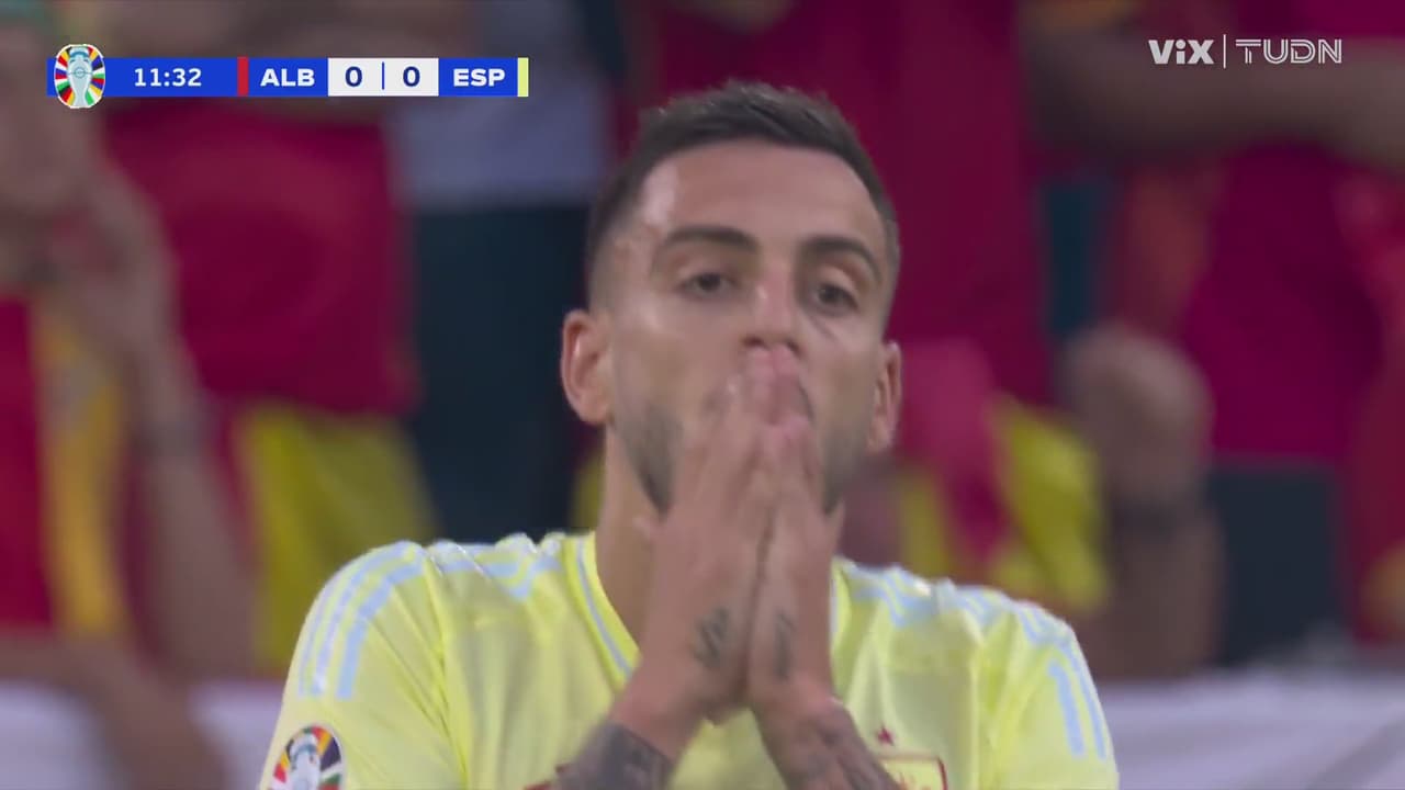 Merino y Joselu se pierden en par de ocasiones el primer gol español