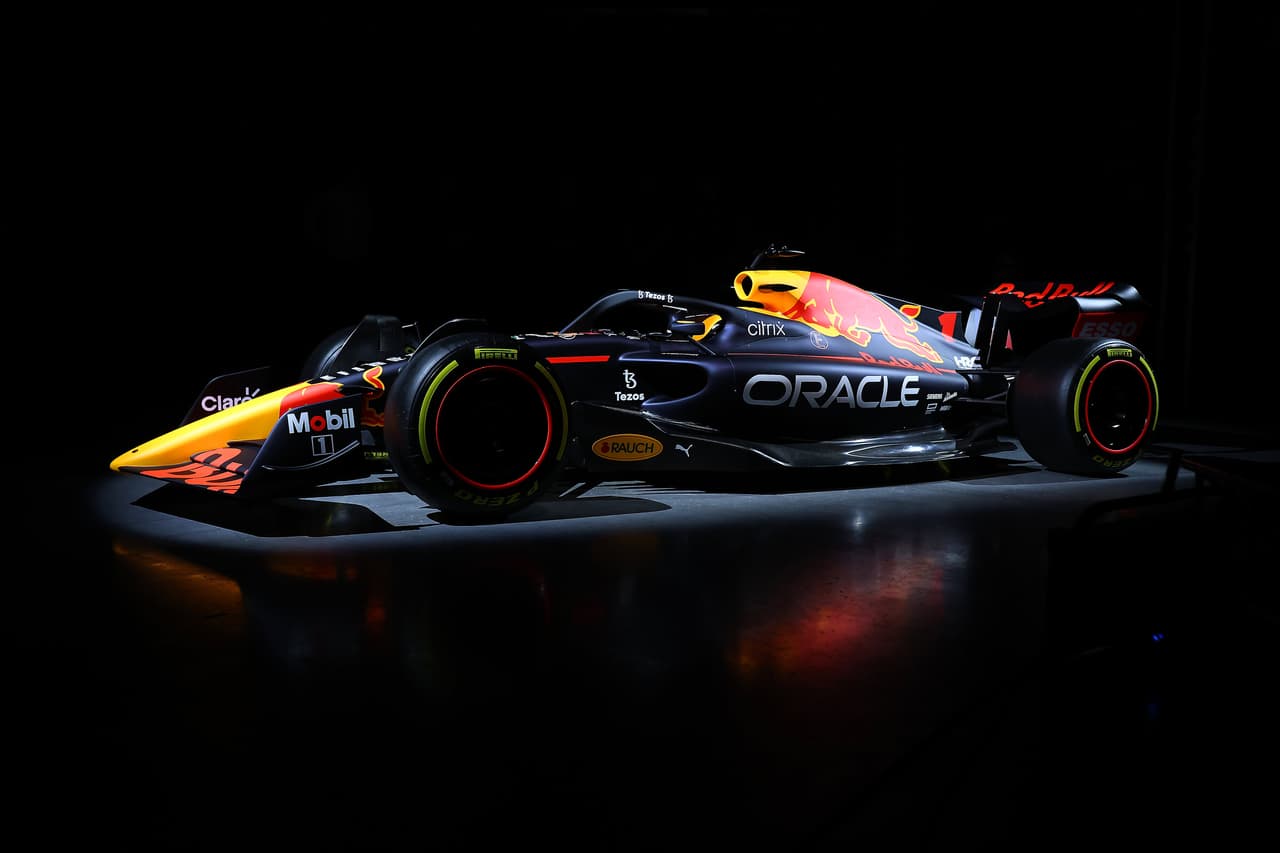 Este es el RB18, monoplaza que conducirá Max Verstappen y Sergio 'Checo' Pérez.