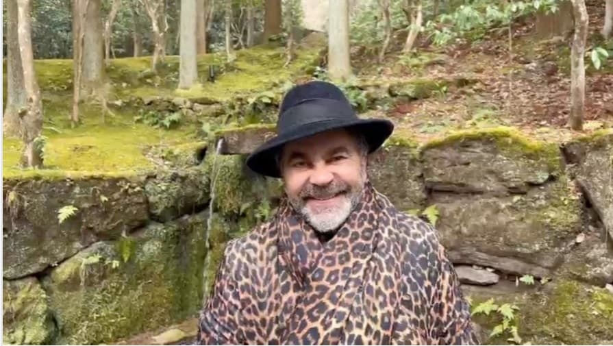 Mijares también ha compartido algunas imágenes, así como un video en el que aparece de fondo en un frondoso paisaje del país asiático. En el breve clip hace referencia a las felicitaciones y muestras de cariño que recibió por su cumpleaños.