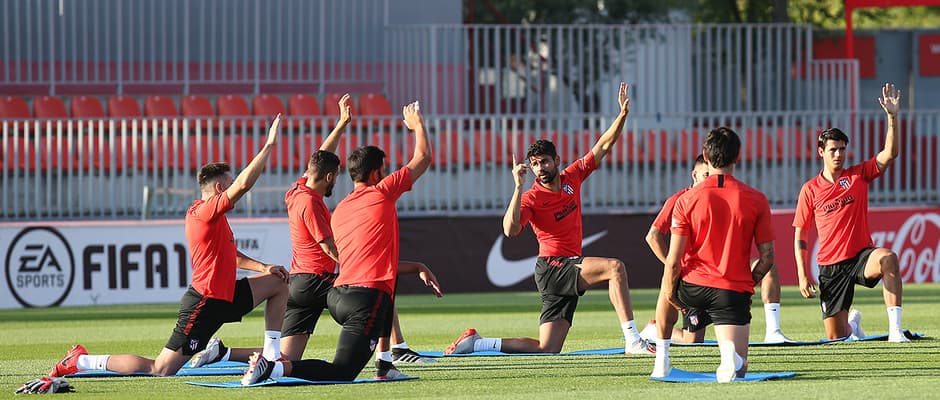 A pesar de que aún no ha sido presentado de manera oficial ante la prensa y la afición, Héctor Herrera participó en su primer entrenamiento con el Atlético de Madrid al mando de Diego Simeone. Además del mexicano, estuvo presente Felipe, quien también llegó desde el F.C. Porto.