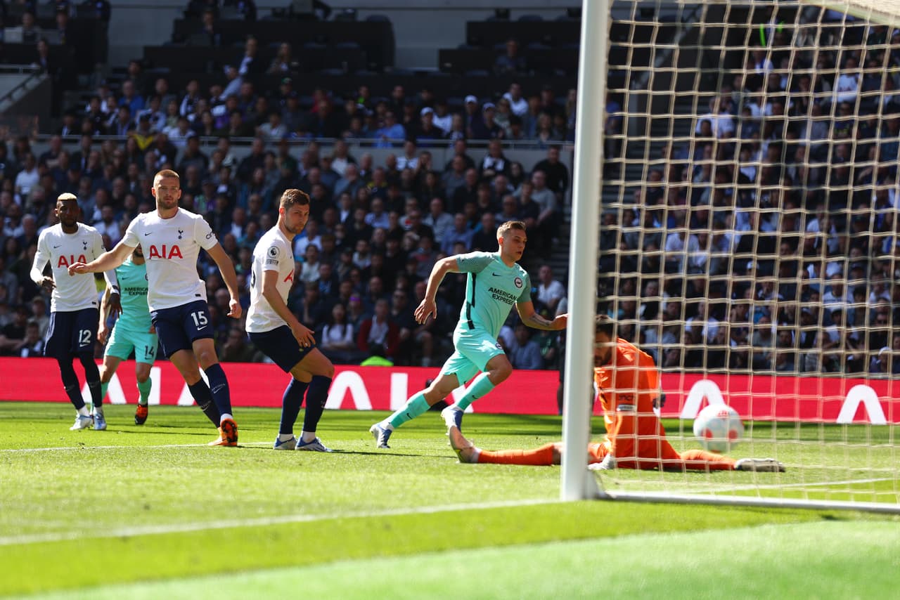 Brighton derrotó 0-1 al Tottenham de último minuto con gol de Leandro Trossard en la Jornada 33.