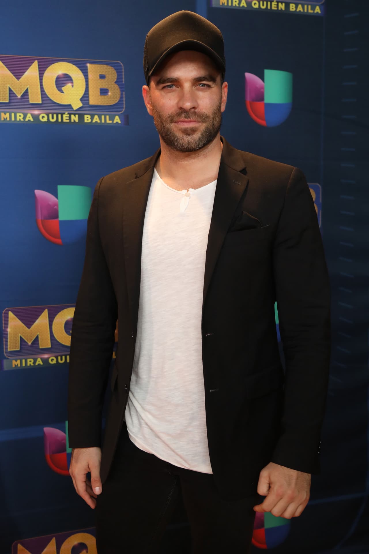 Alejandro Nones prefirió la comodidad de una gorra para estar relajado durante la cena.