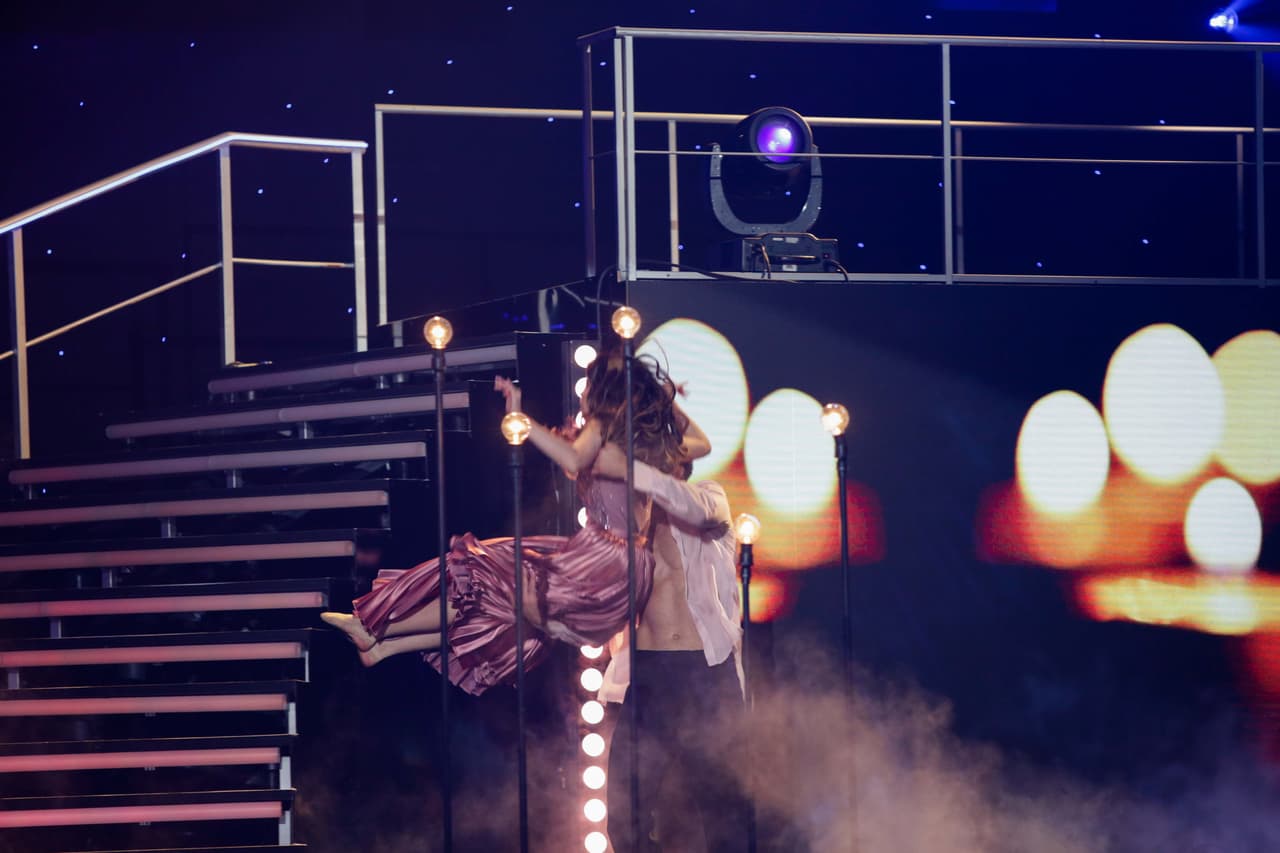 La pareja llenó de romanticismo y sensualidad el escenario con sus pasos de baile.