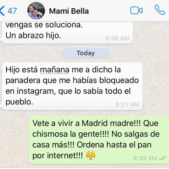 El martes, el presentador publicó una conversación donde, finalmente, su madre se enteró que 
<b><a href="https://www.univision.com/famosos/lo-desheredara-la-madre-de-jomari-goyso-ya-sabe-que-la-bloqueo-en-instagram-y-su-sobrina-aboga-por-ella-fotos">la bloqueó</a></b> por una persona que se lo informó en la panadería. “Hijo, esta mañana me ha dicho la panadera que me habías bloqueado en Instagram, que lo sabía todo el pueblo”.