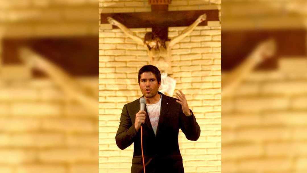 <b><a href="https://www.univision.com/programas/novelas/eduardo-verastegui-esta-indignado-por-una-escultura-que-considera-blasfema-fotos">Verástegui</a></b> desapareció de las telenovelas desde entonces, pero sí se ha hecho presente en otros ámbitos. Actualmente es católico y se dedica a predicar, además vive en castidad.