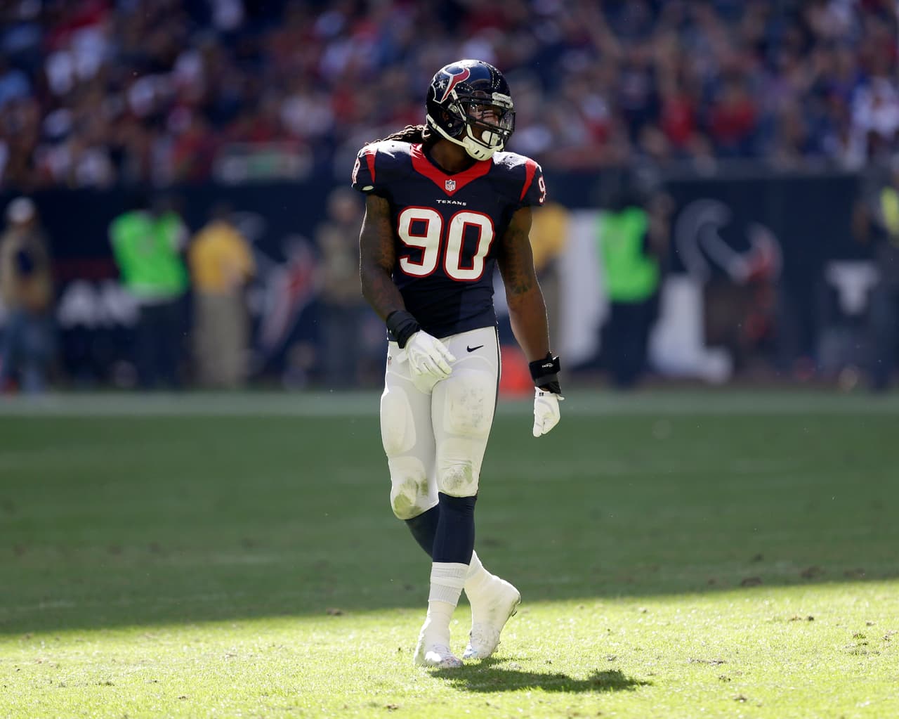 Jadeveon Clowney está "justo en el camino correcto" en su rehabilitación