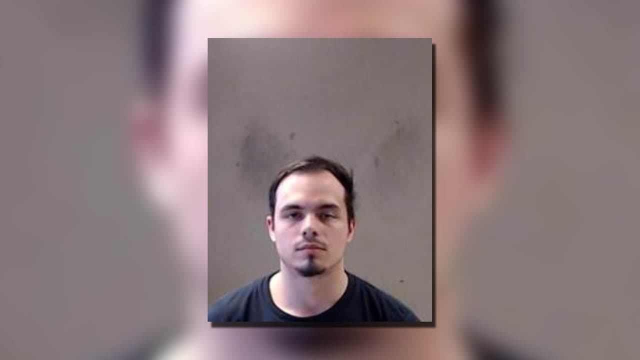 La Policía del condado de Dekalb confirmó posteriormente el arresto de Kristopher Anthony Repka, de 23 años, presuntamente vinculado a carreras clandestinas,
<b><a href="https://www.cbs46.com/news/multiple-people-arrested-in-connection-to-drag-racing-in-metro-atlanta/article_dd7e3798-efa7-11ea-bc61-4b5b5ec6ca20.html" target="_blank"> informó CBS 46, socio editorial de Noticias 24 Atlanta. </a></b>