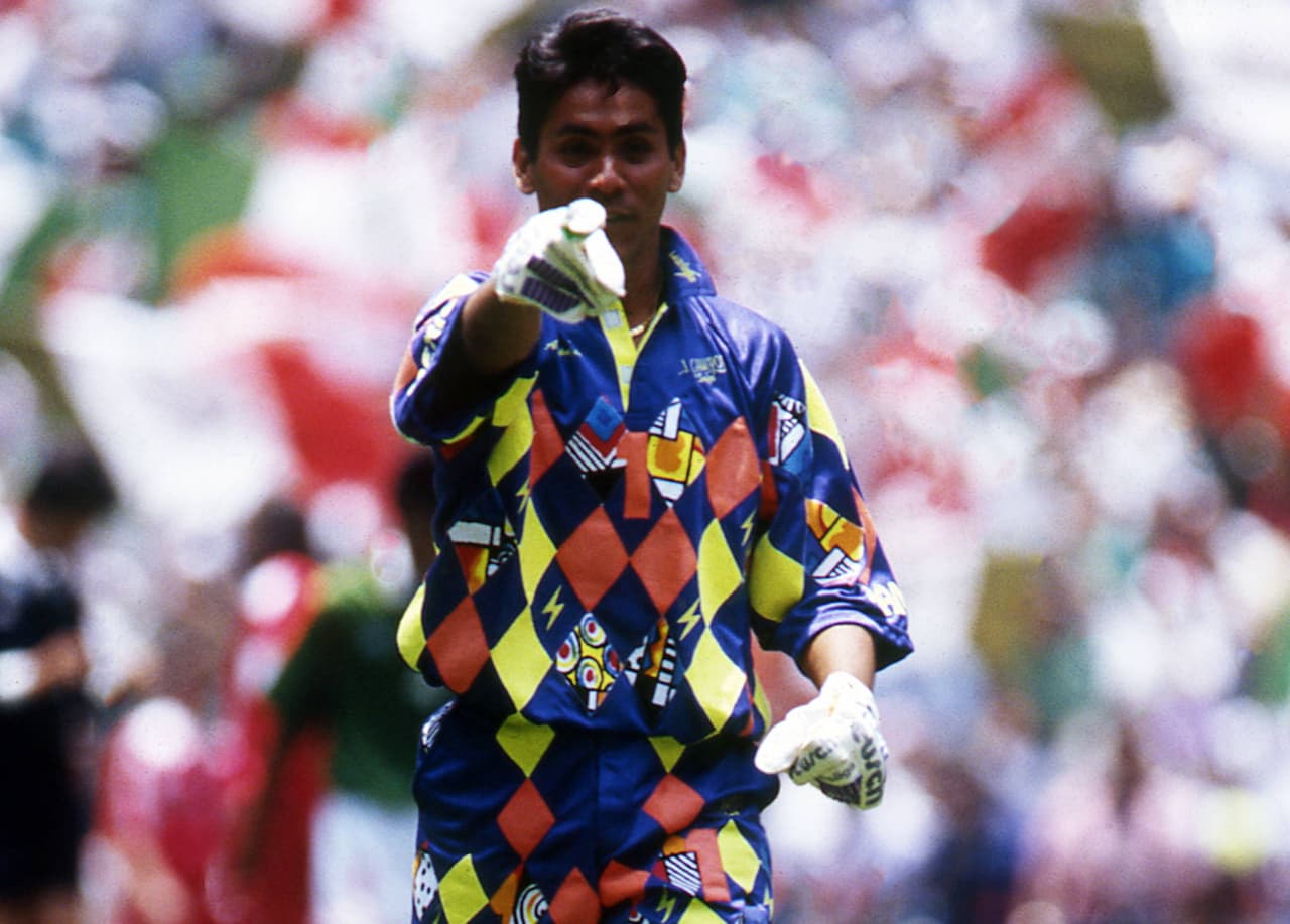 Su carisma, talento, técnica y popularidad, lo llevaron a ser fichado por una prestigiosa marca deportiva, de la que fue cara durante toda su carrera.