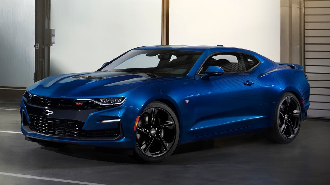 El Chevrolet Camaro de sexta generación recibe este rediseño, en los que sobresale la idea de colocar 
<b>un frontal diferente a cada una de las versiones </b>de este 'muscle car'.